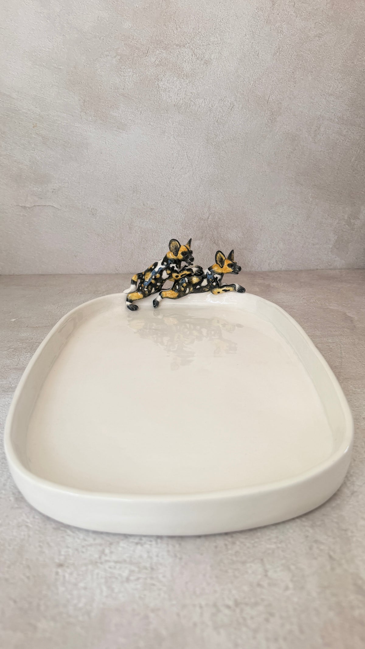 african wild dog platter in hand-painted ceramic, 40cm
